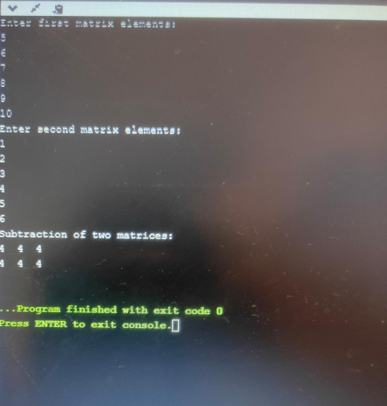 Exter 28- mateix elemente: U D lo Enter second mateix elements: Subtraction of two matrices: ... Program finished with exit c