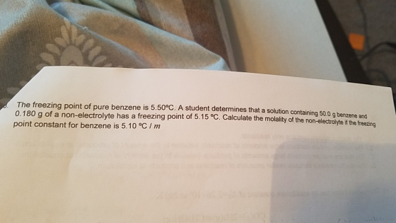 The freezing point of pure benzene is 5.50°C. A student determines that a solution containing 50.0 q benzene and 0.180 g of a