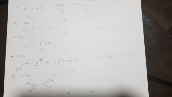 Oxidahon Staten :N = -2 N2O 2 +2 a) NO bere) +3 3) N2O3 :0:- 2. 4 NO2 espece para) + 2 /1 - 2 +5