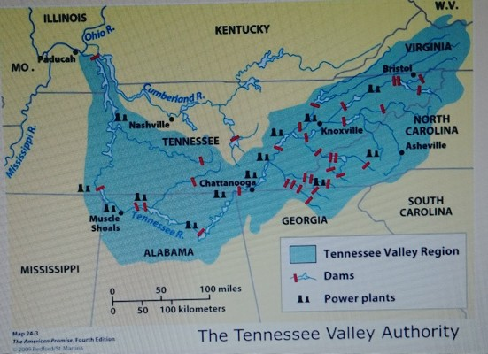 ILLINOIS Ohio R KENTUCKY INIA Mo, Pducah it R. Nashville NO CAROLINA RTH Knoxville TENNESSEE Asheville Chattanooga H- 11 SOUTH CAROLINA Muscle en Shoals GEORGIA ALABAMA Tennessee Valley Region MISSISSIPPI IA Dams 50 100 miles Power plants 0 50 100 kilometers Map 24-3 The Amenicen Promise. Fourth Edition The Tennessee Valley Authority