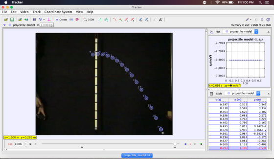 四令, Fri 1:00 PM a E i Tracker 88% Tracker File Edit Video Track Coordinate System View Help memory in use: 25MB of 228MB proj