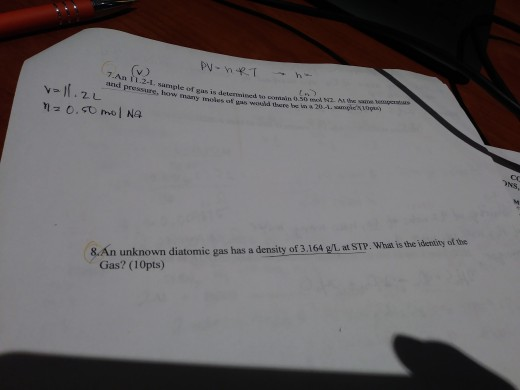 PV- nT 7 An 11.2-1 sample of gas is determined to comain 9.50 mol N2 At the sce epests and pressure, how many moles off gas w