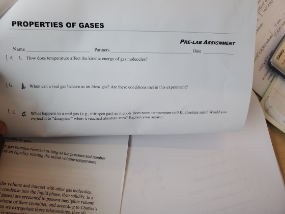 I reCH.NO Caton PROPERTIES OF GASES PRE-LAB ASSIGNMENT Date rapsou sovw),01% Name Partners 19 1. How does temperature affec